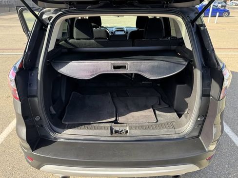 Used 2018 Ford Escape SE w/ SE Sync 3 Package FWD image 11