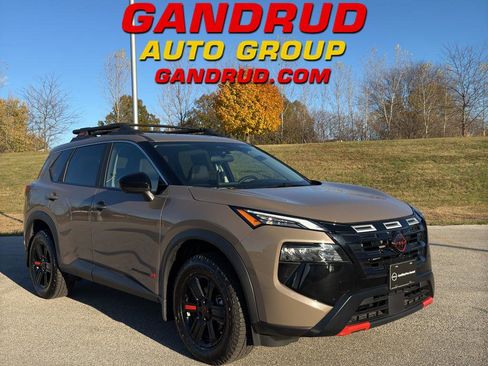 Certified 2025 Nissan Rogue SV image 1