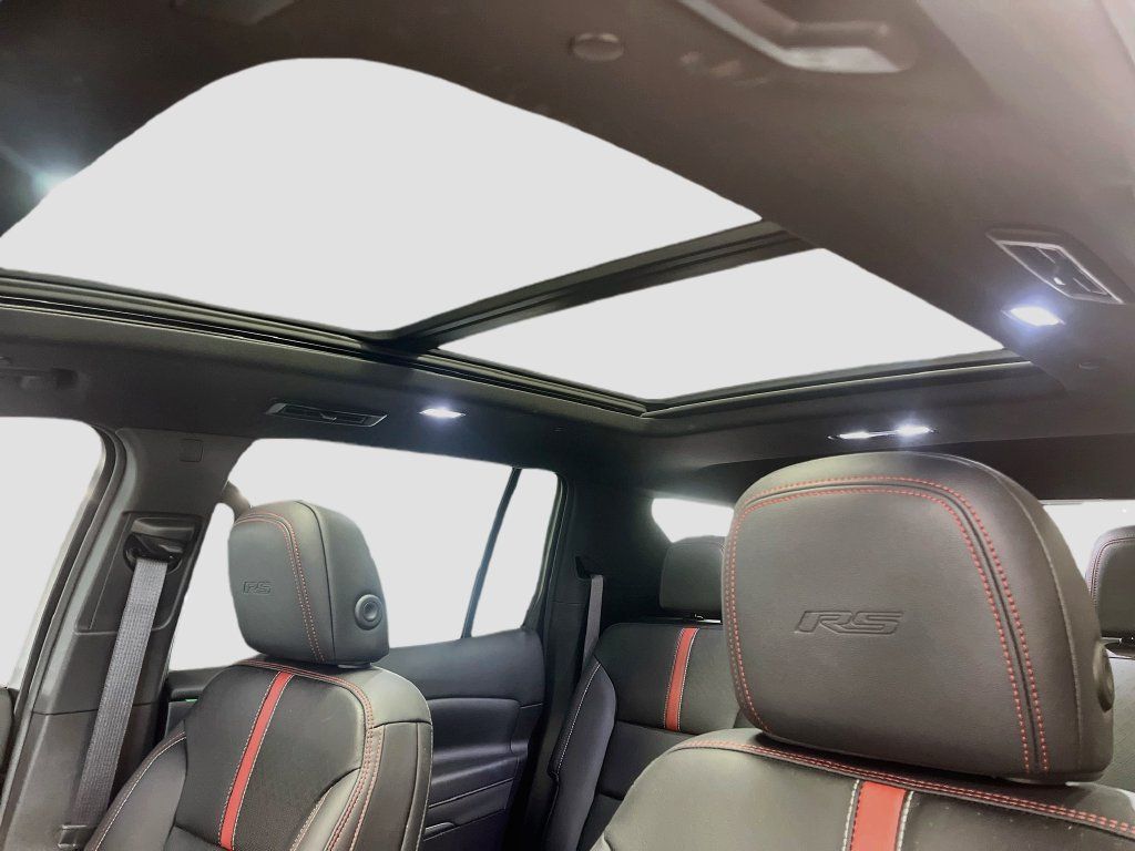 Used 2025 Chevrolet Traverse RS w/ LPO, Floor Liner Package AWD/4WD image 23
