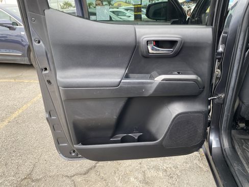 Used 2022 Toyota Tacoma TRD Off-Road AWD/4WD image 20