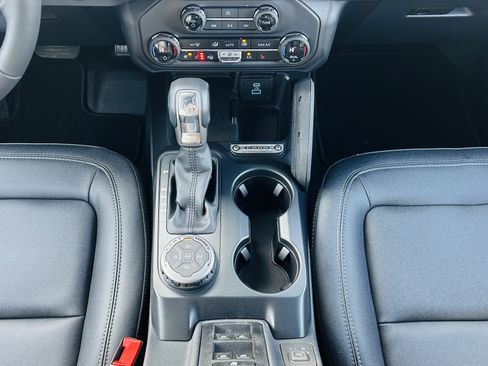 New 2025 Ford Bronco Badlands image 17