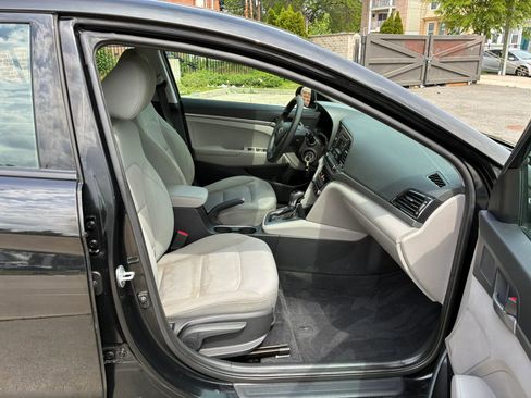 Used 2017 Hyundai Elantra SE w/ Cargo Package FWD image 14