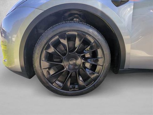 Used 2025 Tesla Model Y Long Range RWD image 27