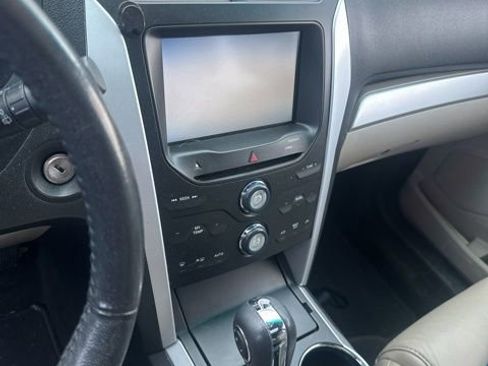 Used 2014 Ford Explorer XLT w/ Equipment Group 202A image 24