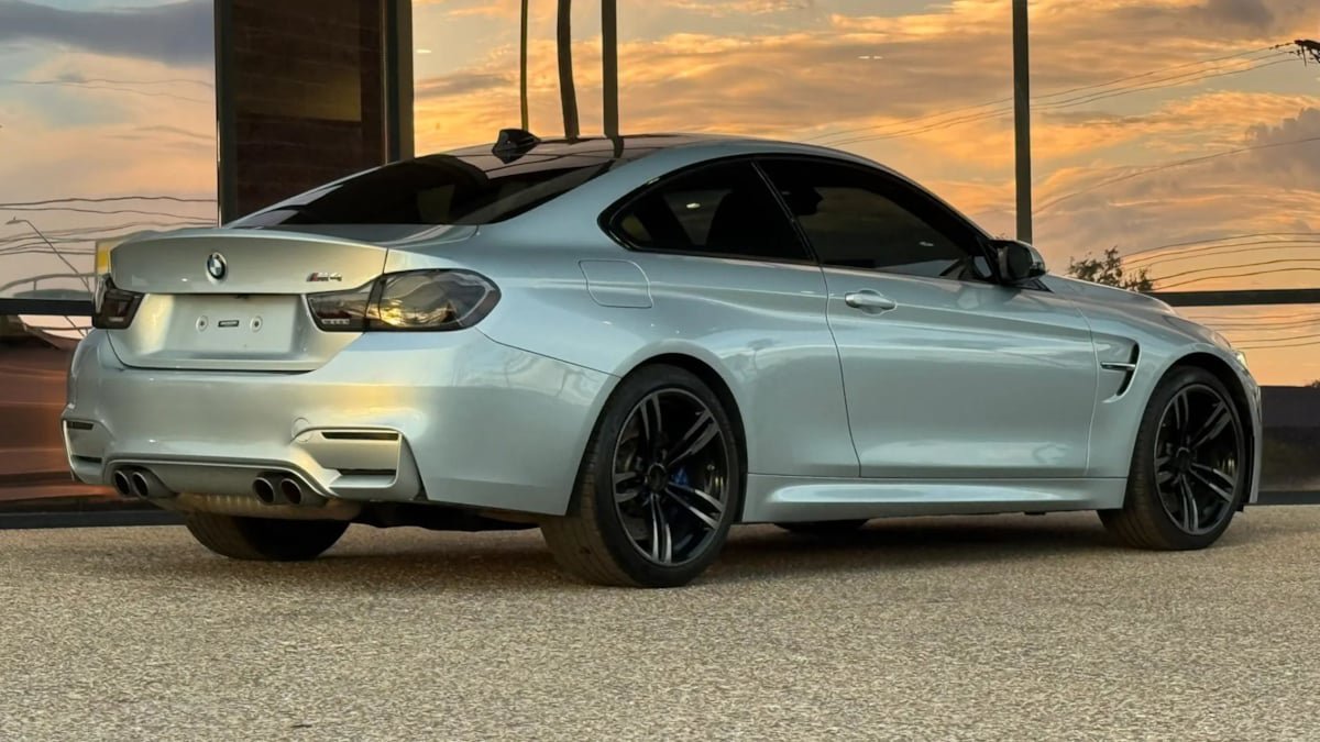 Used 2018 BMW M4 Coupe RWD image 12