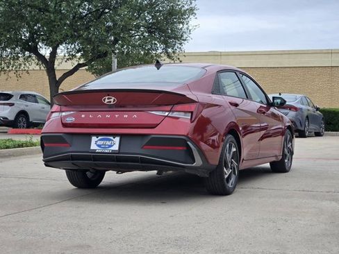 Certified 2025 Hyundai Elantra Sport FWD image 8
