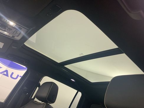 Used 2021 Chevrolet Suburban Premier w/ Premium Package image 31