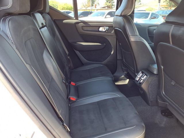 Used 2019 Volvo XC40 T5 R-Design AWD/4WD image 22
