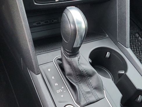 Used 2020 Volkswagen Atlas Cross Sport SE w/ Panoramic Sunroof Package image 15