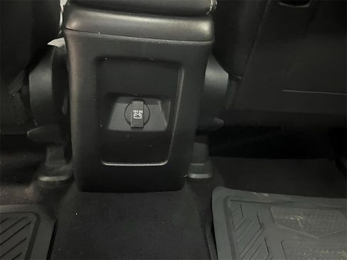 Used 2019 Dodge Journey Crossroad image 38