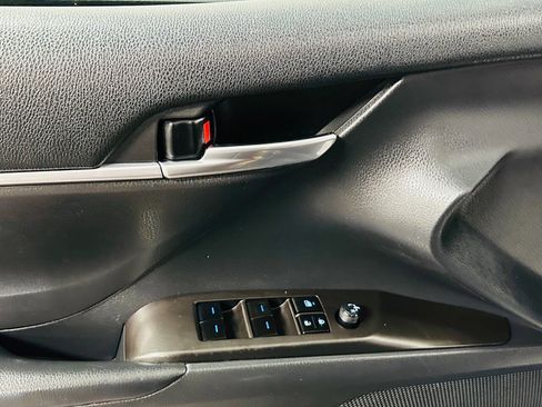 Used 2021 Toyota Camry LE image 23