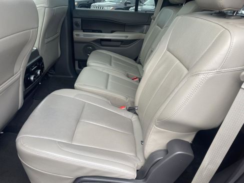 Used 2018 Ford Expedition XLT w/ Equipment Group 202A RWD image 6