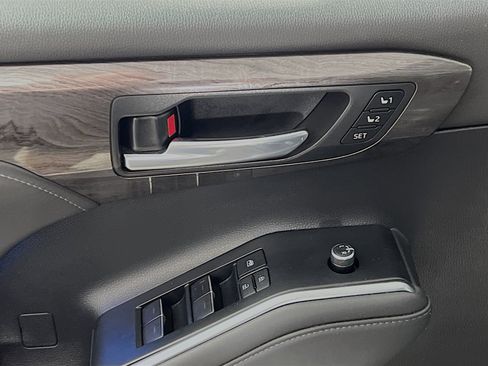 Used 2022 Toyota Highlander Limited image 17