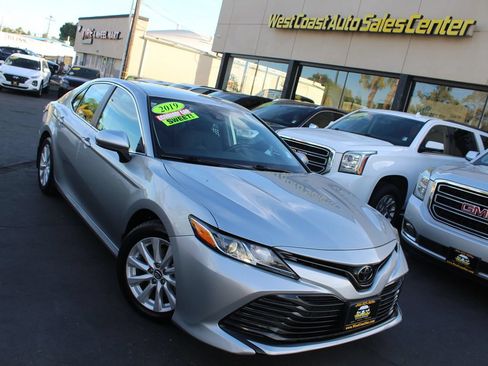 Used 2019 Toyota Camry LE w/ Carpet Mat Package FWD image 32