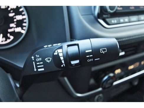 Used 2023 Nissan Rogue SV image 18