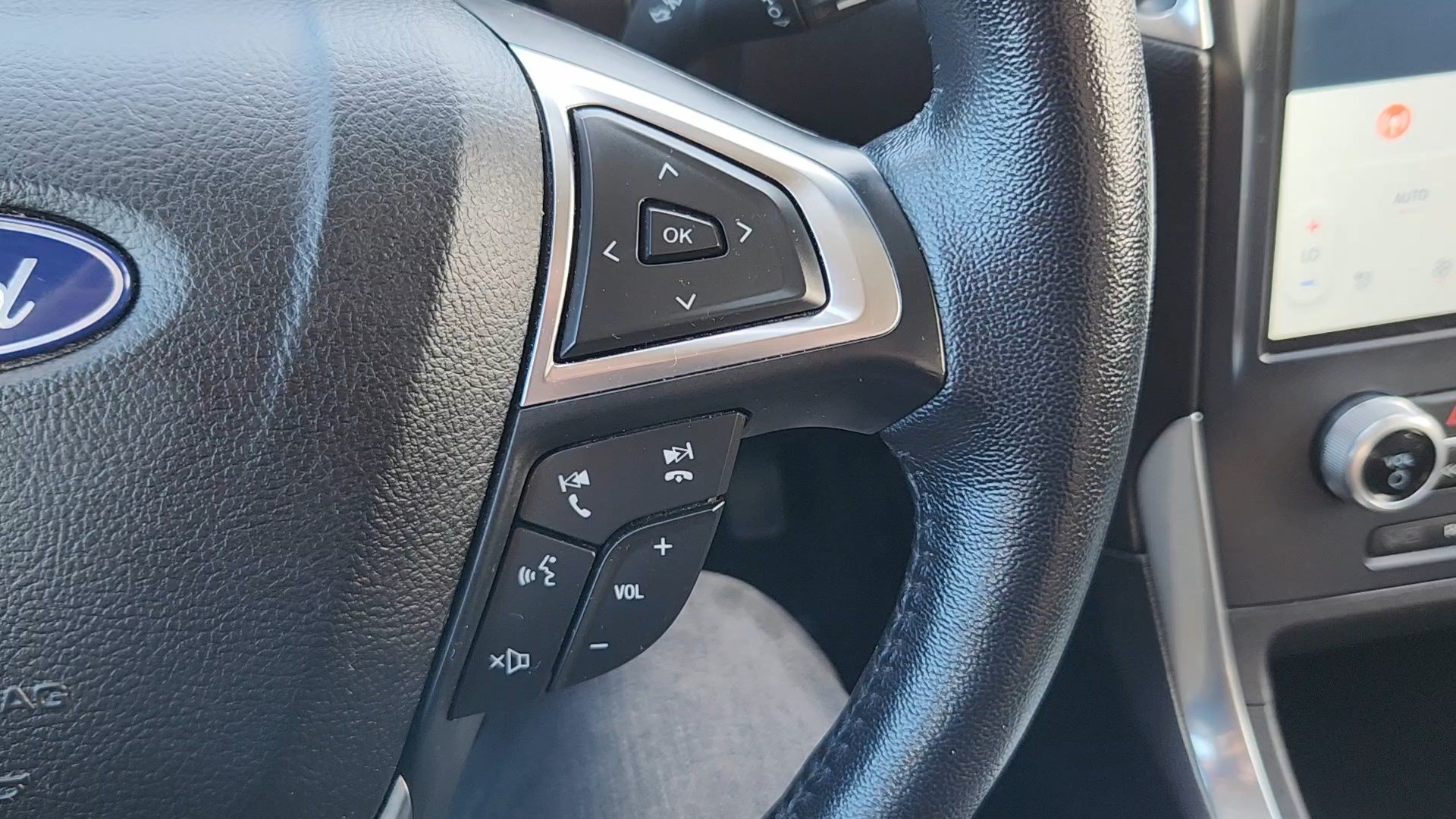 Used 2023 Ford Edge Titanium AWD/4WD image 13
