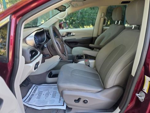 Used 2018 Chrysler Pacifica Touring Plus w/ Tire & Wheel Group image 23