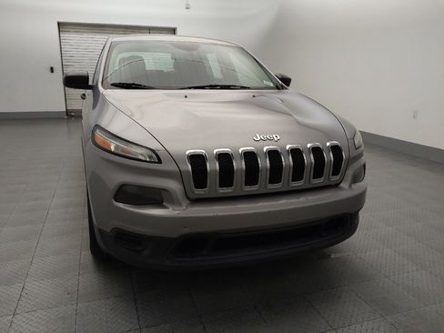 Used 2017 Jeep Cherokee Sport FWD image 14