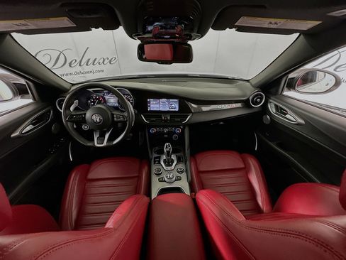 Used 2023 Alfa Romeo Giulia Veloce AWD/4WD image 19