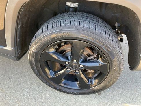 Used 2023 Jeep Grand Cherokee L Limited w/ Black Appearance Package image 27