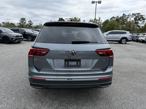 Used 2022 Volkswagen Tiguan SE w/ Panoramic Sunroof Package image 13