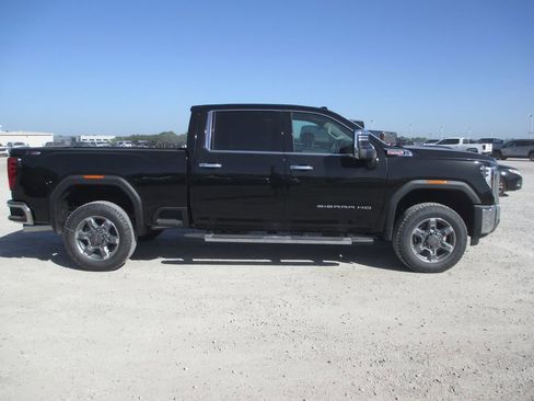 New 2026 GMC Sierra 3500 SLT w/ SLT Premium Package AWD/4WD image 3
