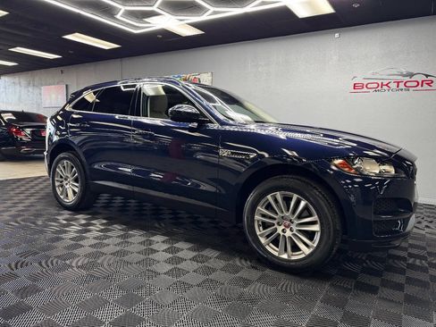 Used 2017 Jaguar F-PACE Prestige image 2