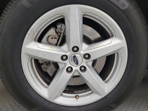 Used 2017 Ford Explorer XLT w/ Equipment Group 202A AWD/4WD image 31