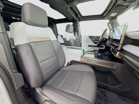 Used 2024 GMC Hummer EV 2X image 30