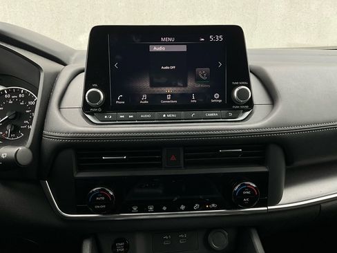 Used 2025 Nissan Rogue SV image 27