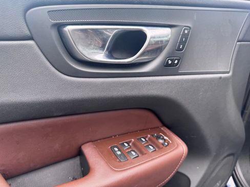 Used 2023 Volvo XC60 B5 Plus image 9