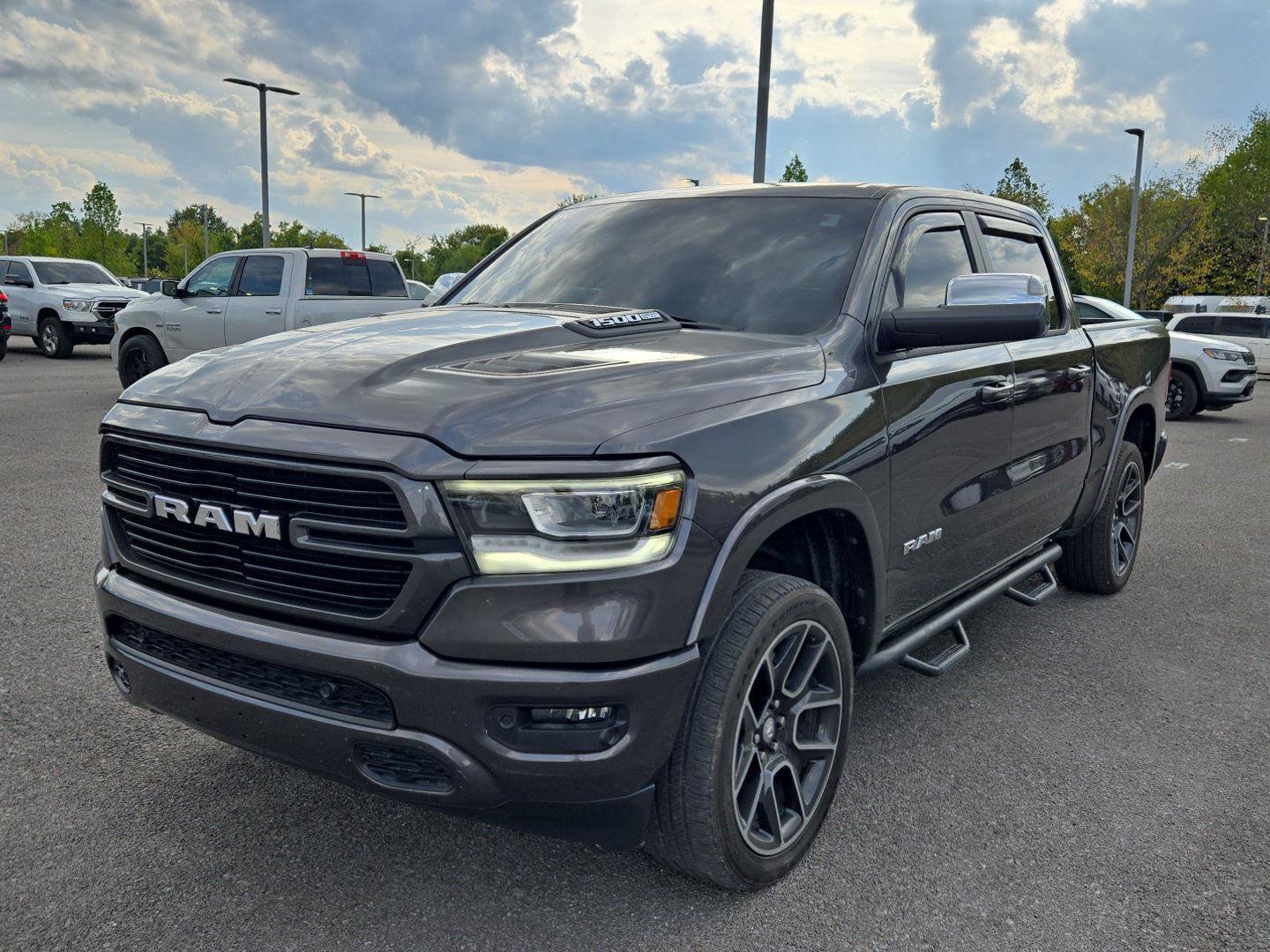 Used 2019 RAM 1500 Laramie AWD/4WD image 3