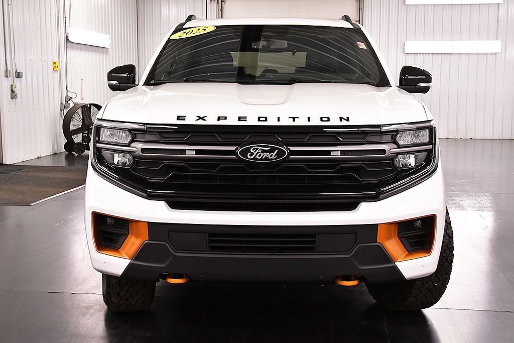 Used 2025 Ford Expedition Tremor AWD/4WD image 2