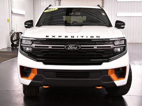 Used 2025 Ford Expedition Tremor AWD/4WD image 2