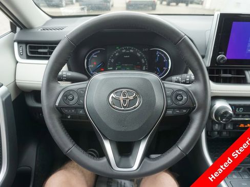 Used 2023 Toyota RAV4 XLE AWD/4WD image 3