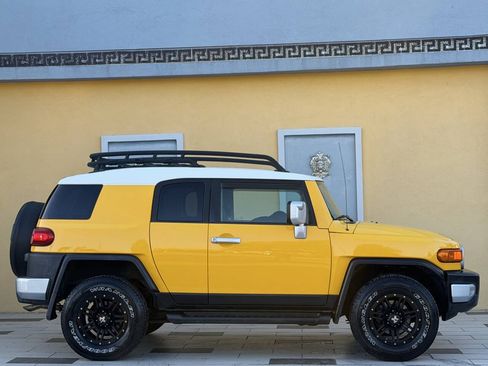 Used 2010 Toyota FJ Cruiser 4WD image 7