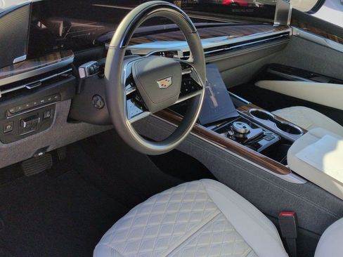 Certified 2026 Cadillac Escalade ESV Platinum Sport AWD/4WD image 8