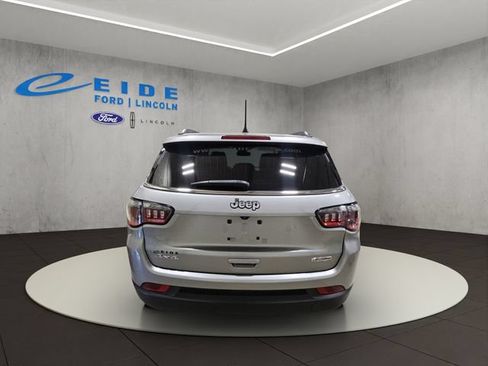 Used 2022 Jeep Compass Latitude AWD/4WD image 9