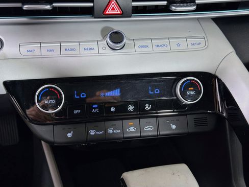 Used 2024 Hyundai Elantra Limited FWD image 24