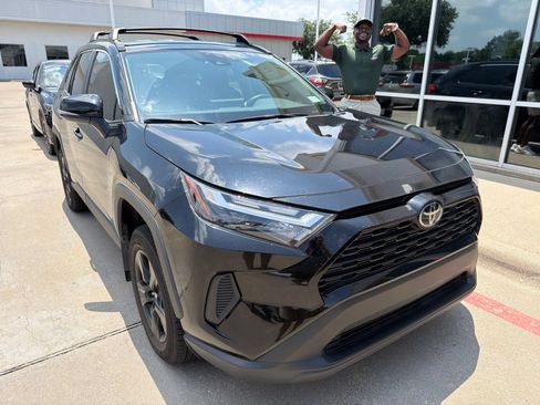 Used 2025 Toyota RAV4 XLE FWD image 4