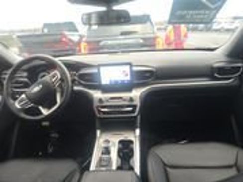 Used 2024 Ford Explorer XLT w/ Equipment Group 202A image 6