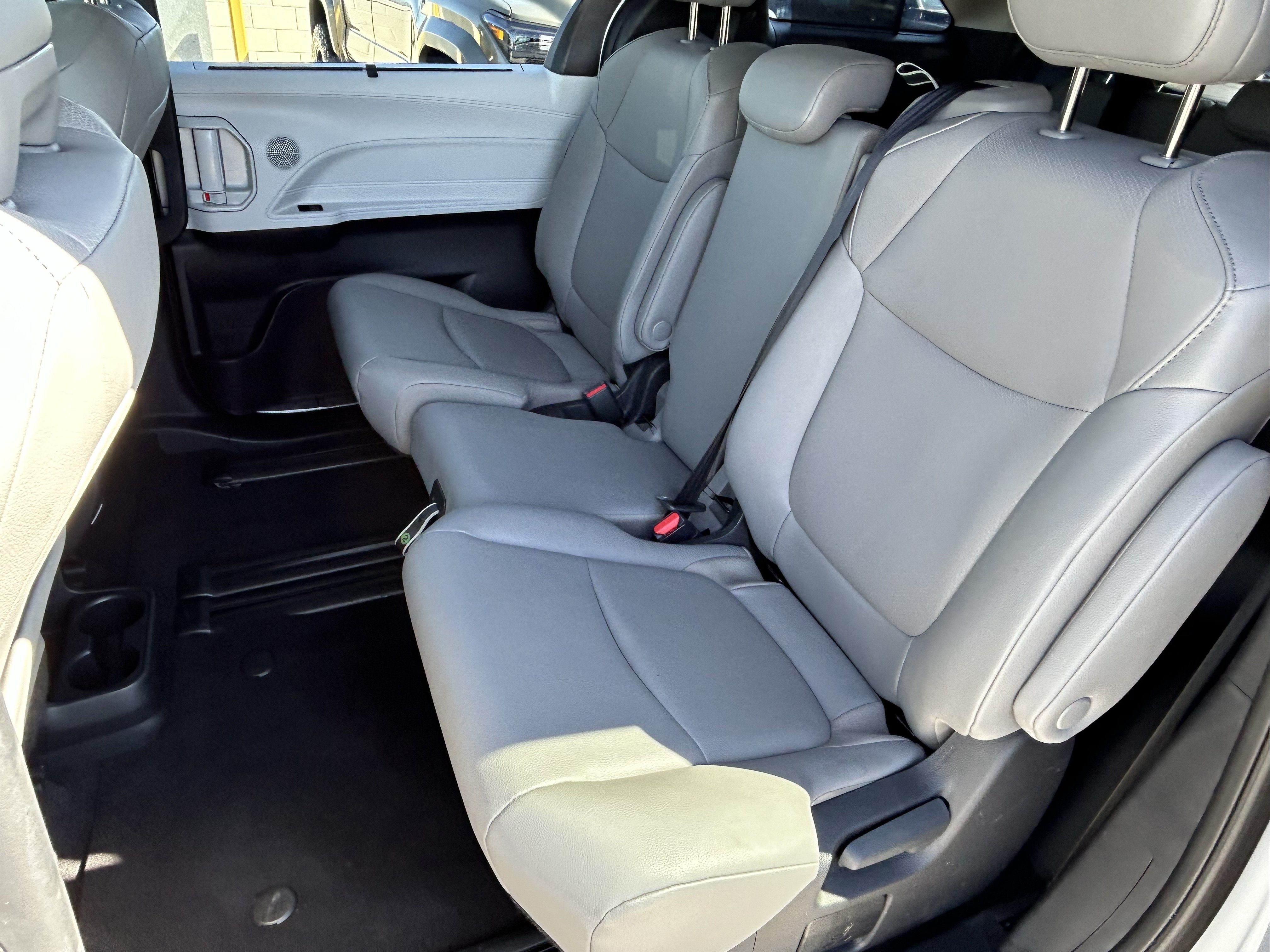 Certified 2026 Toyota Sienna XLE FWD image 15