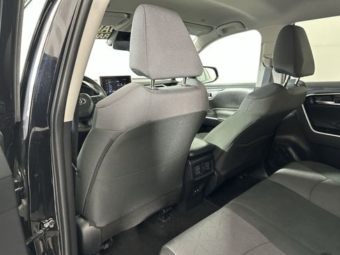 Used 2025 Toyota RAV4 XLE image 23