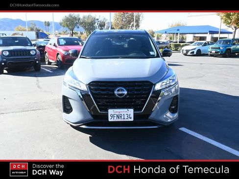 Used 2023 Nissan Kicks SR image 2