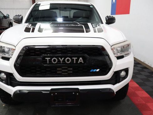 Used 2019 Toyota Tacoma TRD Off-Road AWD/4WD image 21