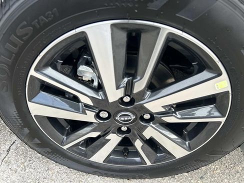 Used 2025 Nissan Versa SV w/ Trunk Package image 9