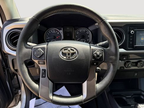 Used 2016 Toyota Tacoma SR5 w/ SR5 Appearance Package (SN) RWD image 18