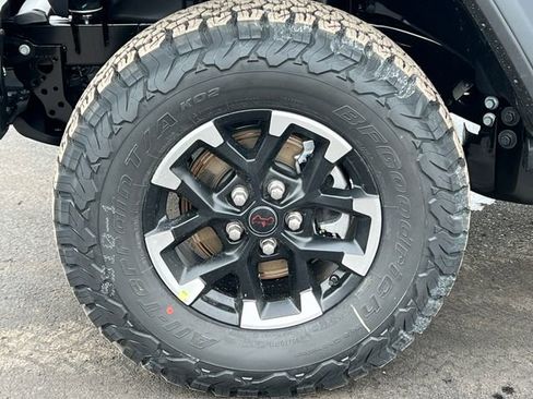New 2026 Jeep Wrangler Unlimited Rubicon w/ Steel Bumper Group AWD/4WD image 6