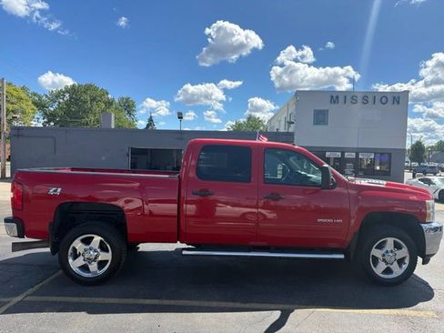Used 2014 Chevrolet Silverado 2500 LT w/ Interior Plus Package AWD/4WD image 9