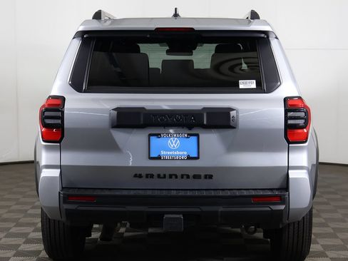 Used 2025 Toyota 4Runner SR5 AWD/4WD image 10